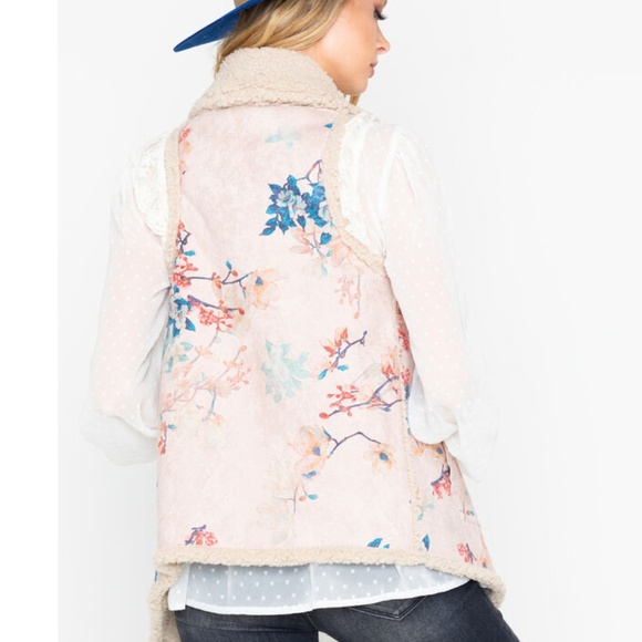 BB Dakota Reversible Sherpa Vest - Picture 2 of 3